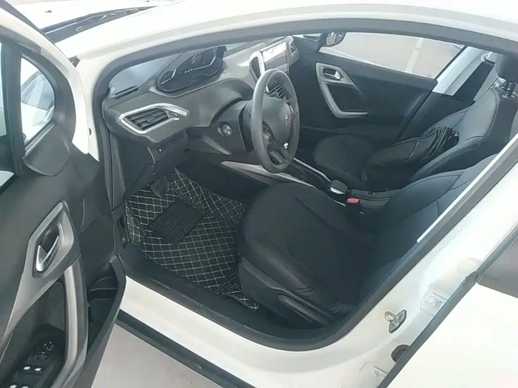 Peugeot 2008 — миниатюра 15