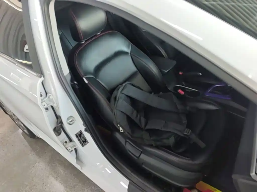 Hyundai Elantra — миниатюра 25