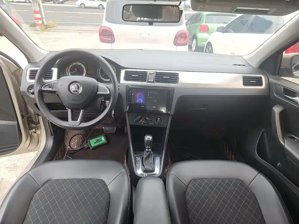 Skoda Rapid — миниатюра 10