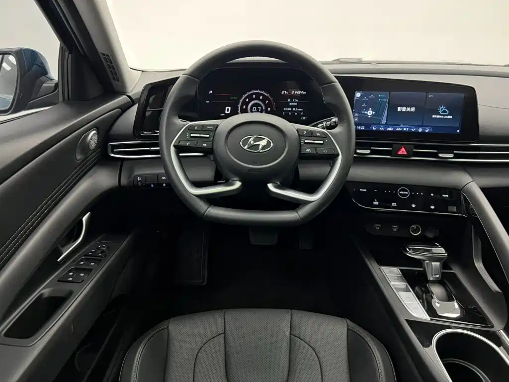 Hyundai Elantra — миниатюра 25