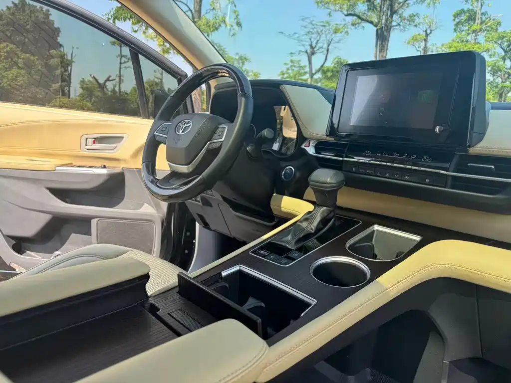 Toyota Sienna — миниатюра 6