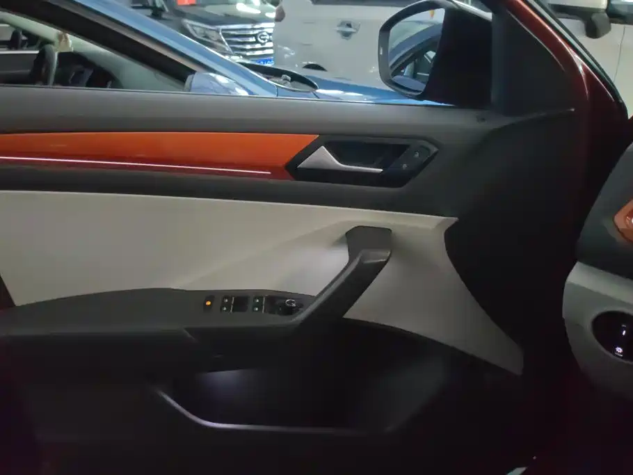 Volkswagen T-Roc — миниатюра 7