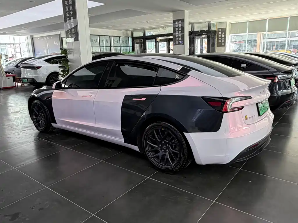 Tesla Model 3 — миниатюра 4