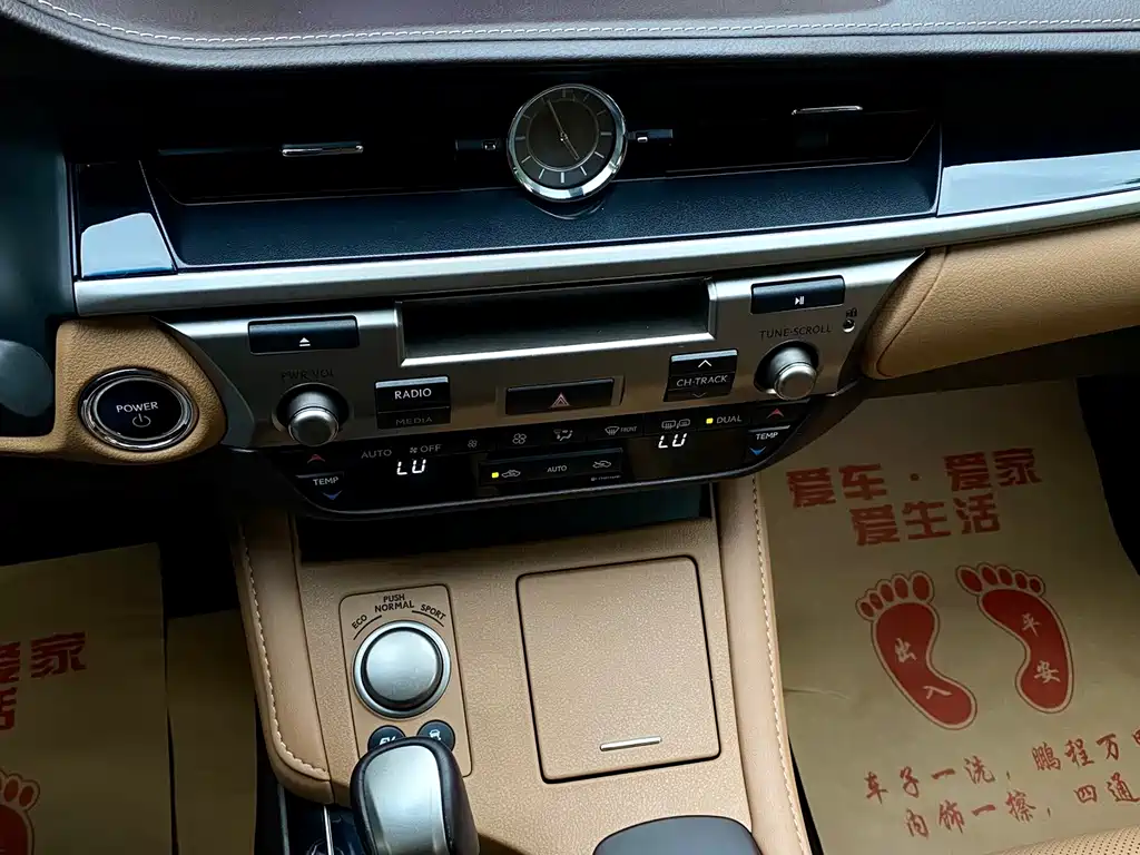 Lexus ES — миниатюра 11