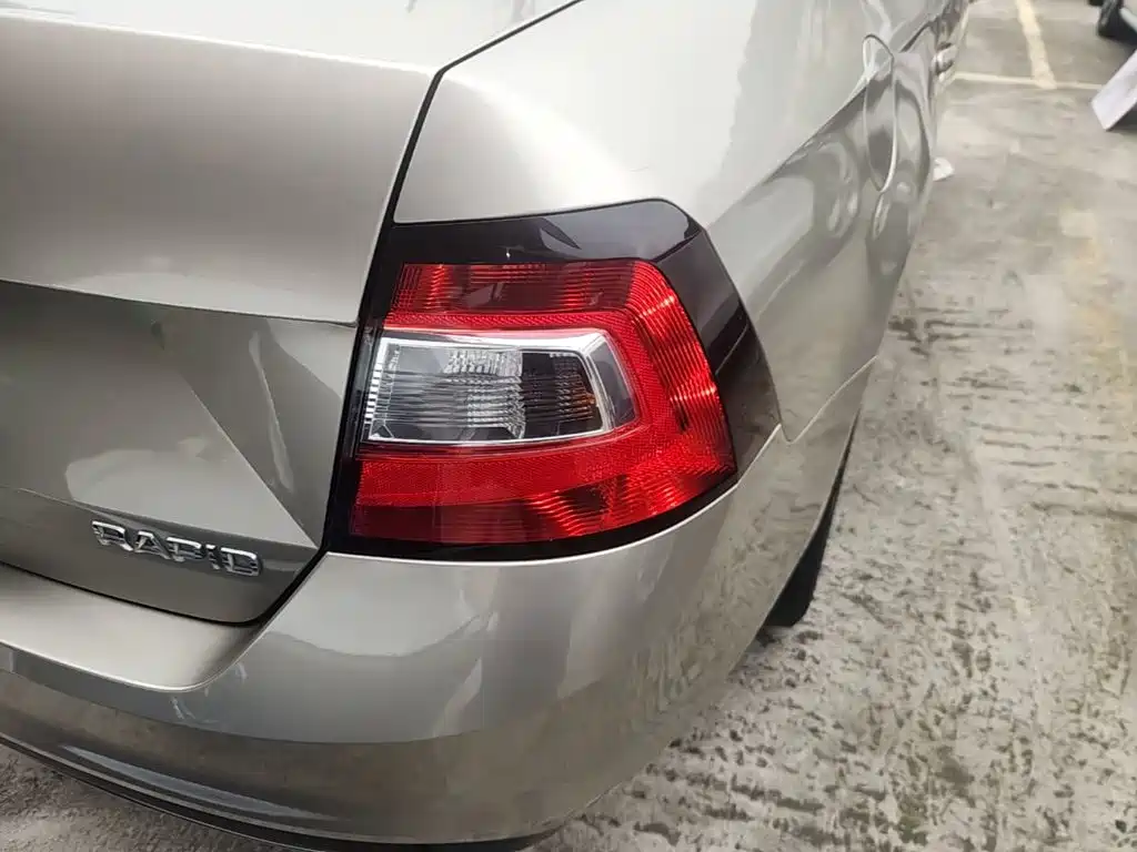 Skoda Rapid — миниатюра 8