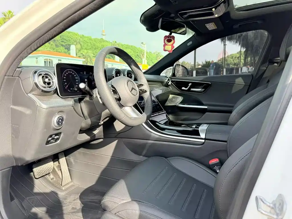 Mercedes-Benz C-Class — миниатюра 4