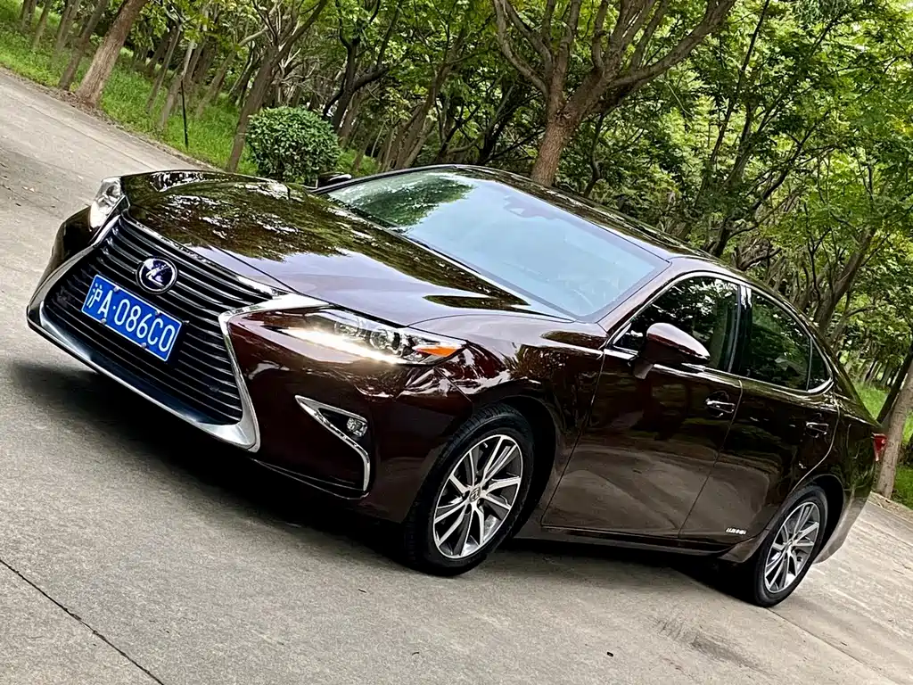 Lexus ES