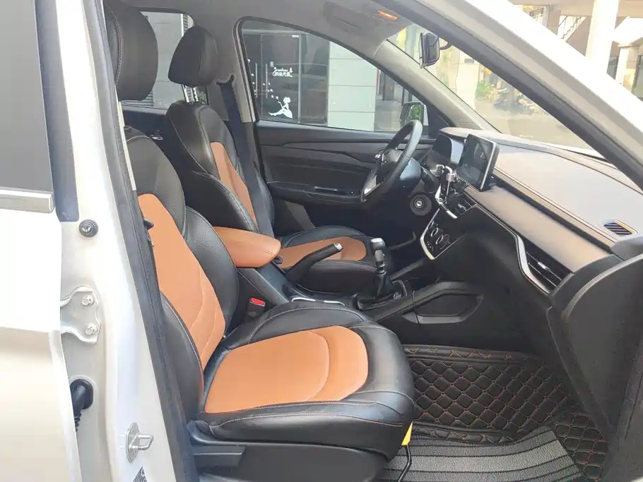 Wuling Hongguang S3 — миниатюра 8