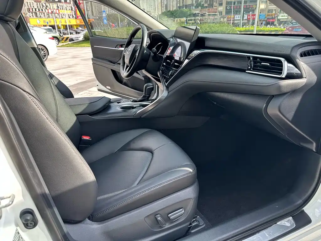 Toyota Camry — миниатюра 12