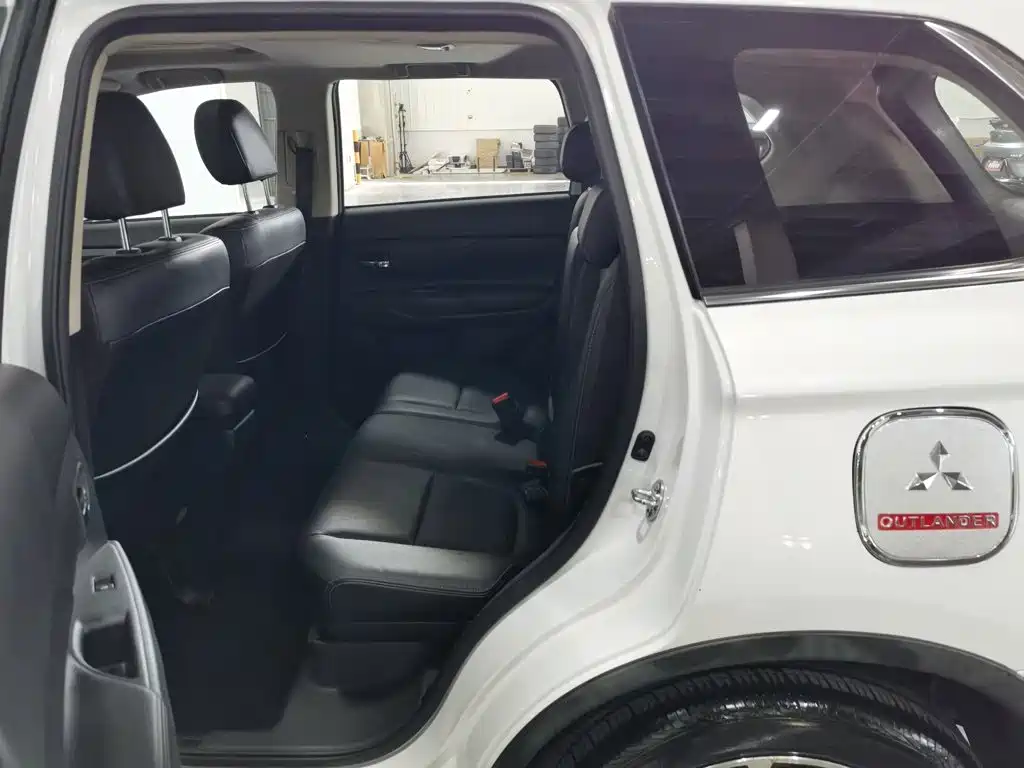 Mitsubishi Outlander — миниатюра 15