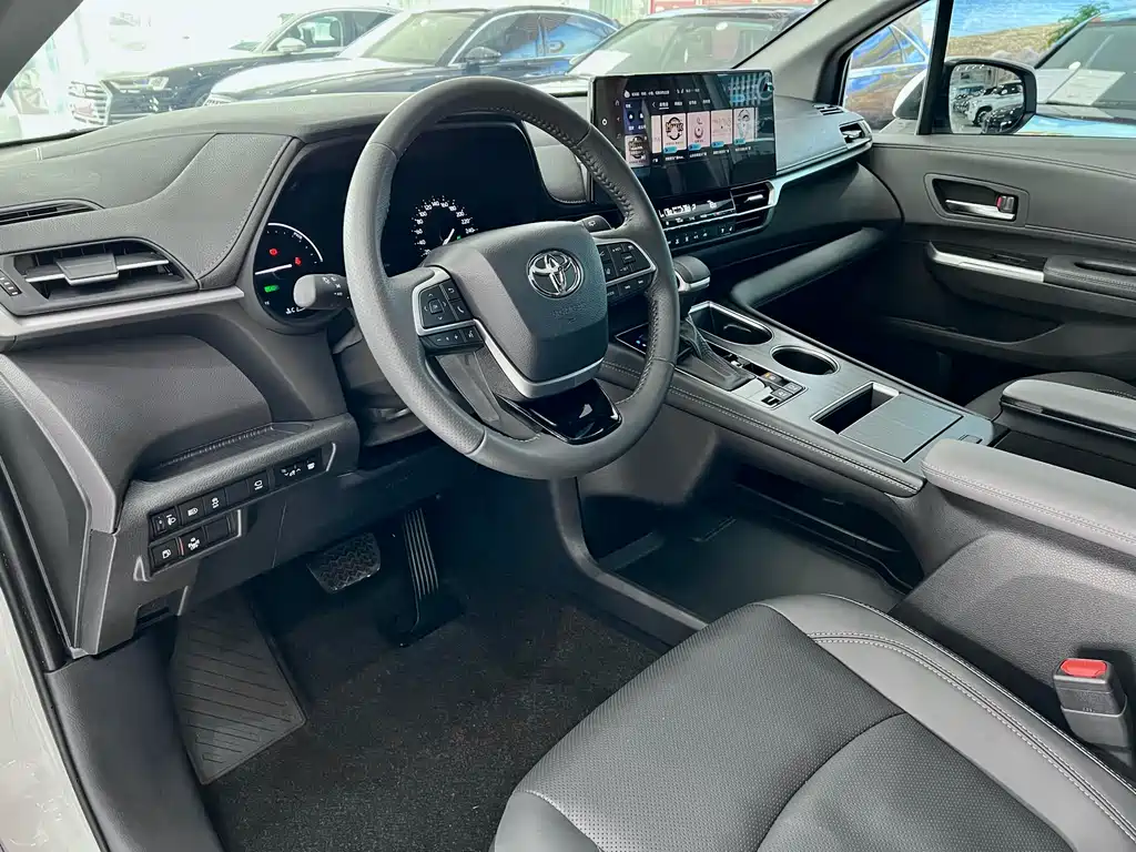 Toyota Sienna 2024 2.5L Premium Luxury