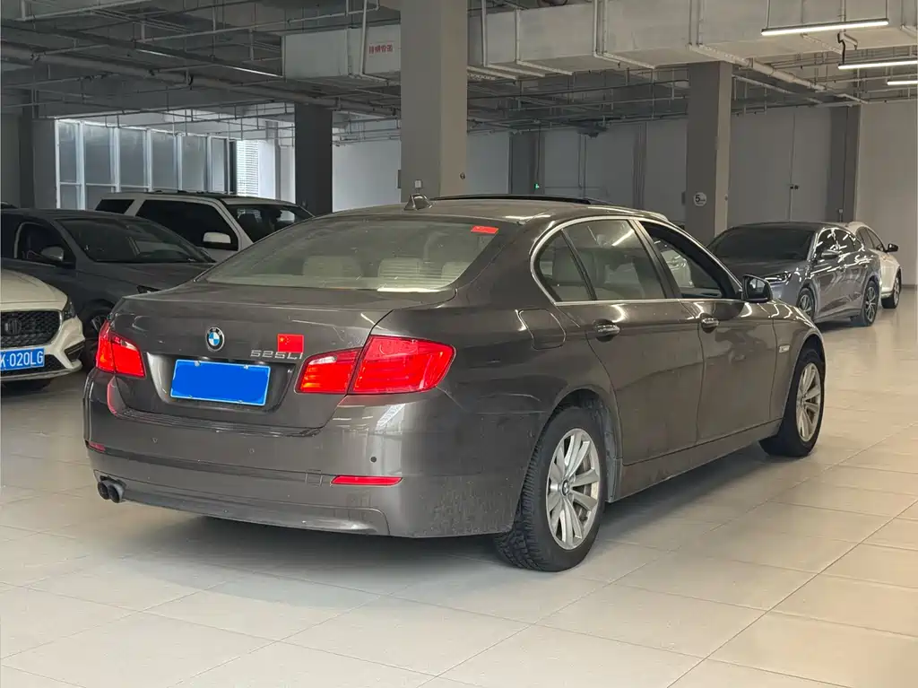 BMW 5 Series — миниатюра 6