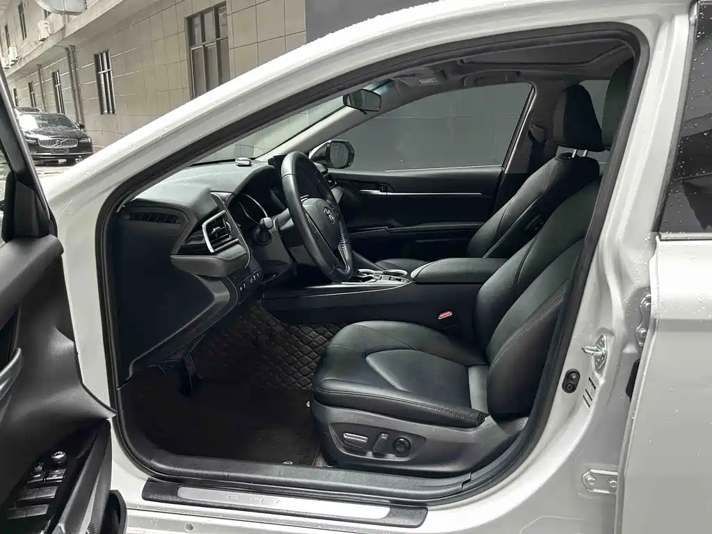 Toyota Camry — миниатюра 10