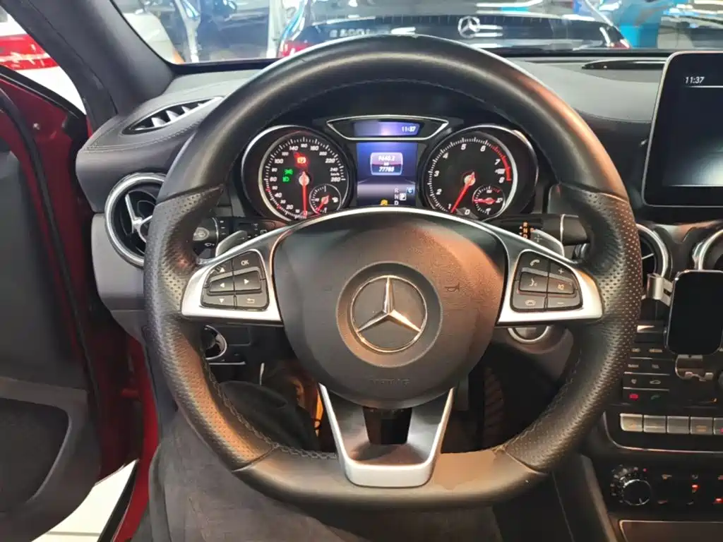 Mercedes-Benz GLA — миниатюра 11