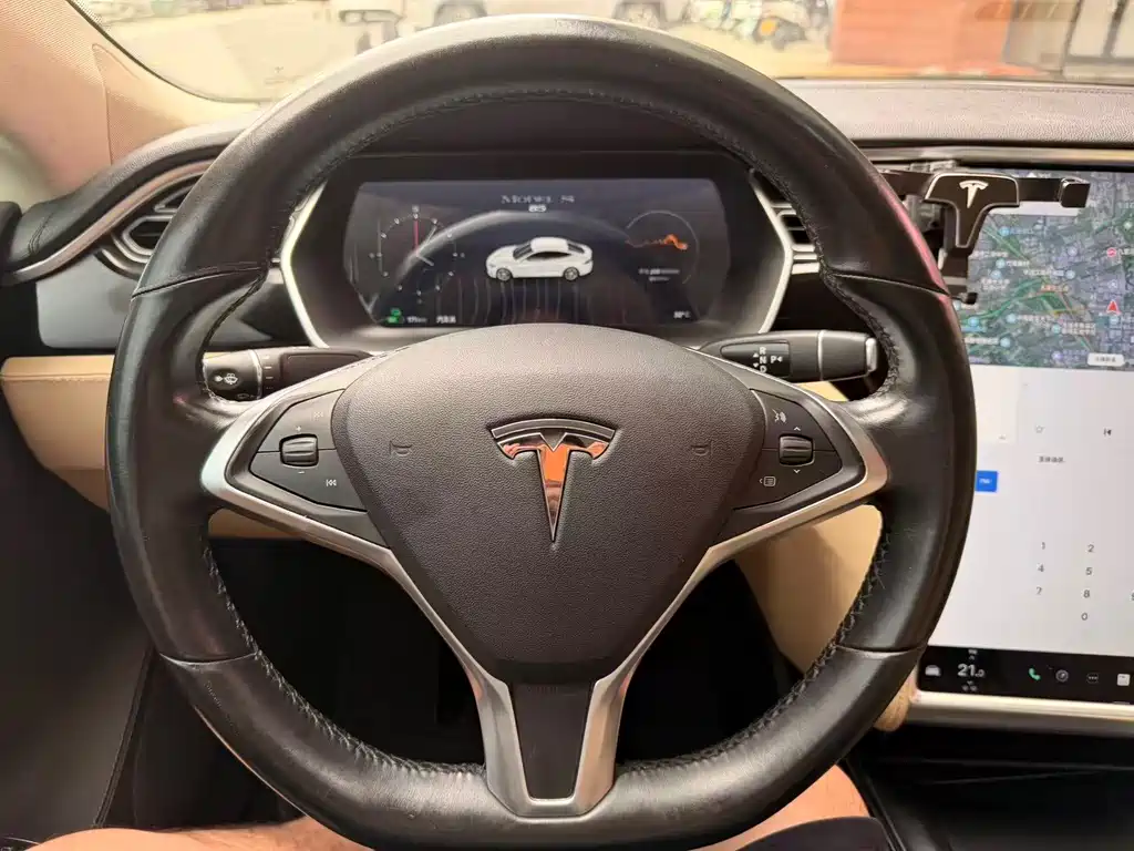 Tesla Model S — миниатюра 10