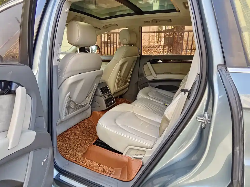 Audi Q7 — миниатюра 12