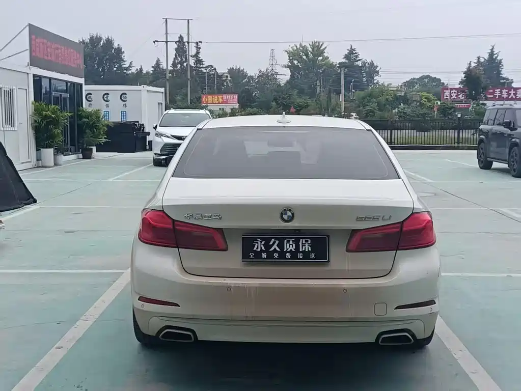 BMW 5 Series — миниатюра 6
