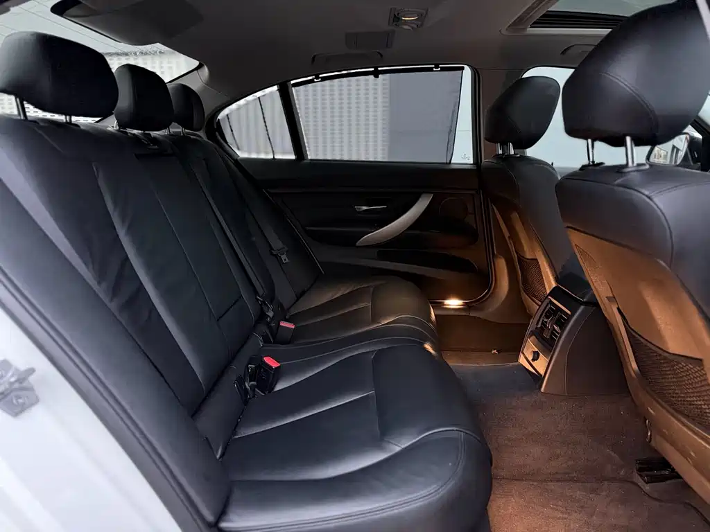 BMW 3 Series — миниатюра 8