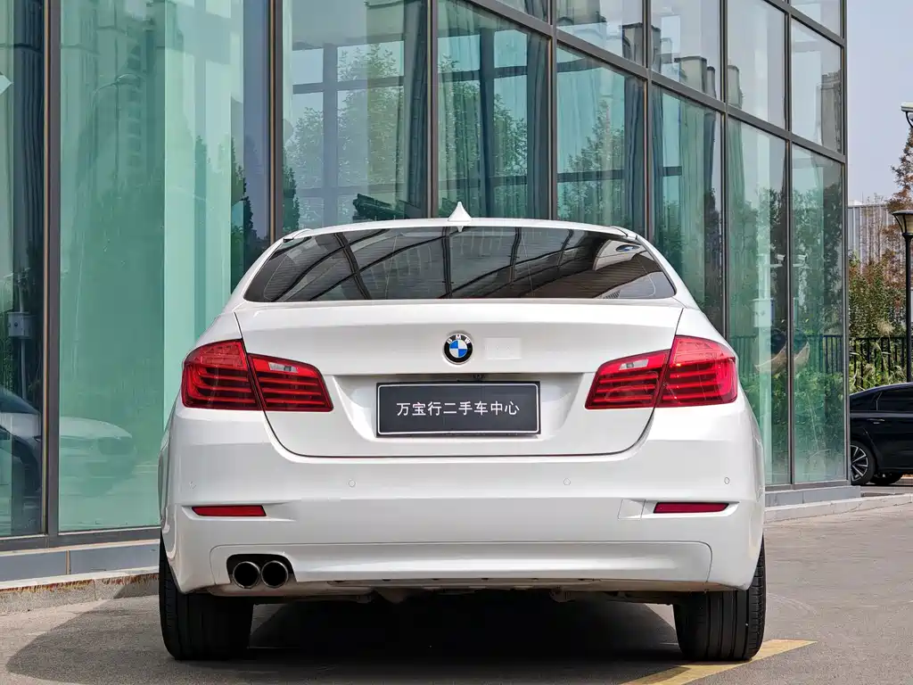 BMW 5 Series — миниатюра 5