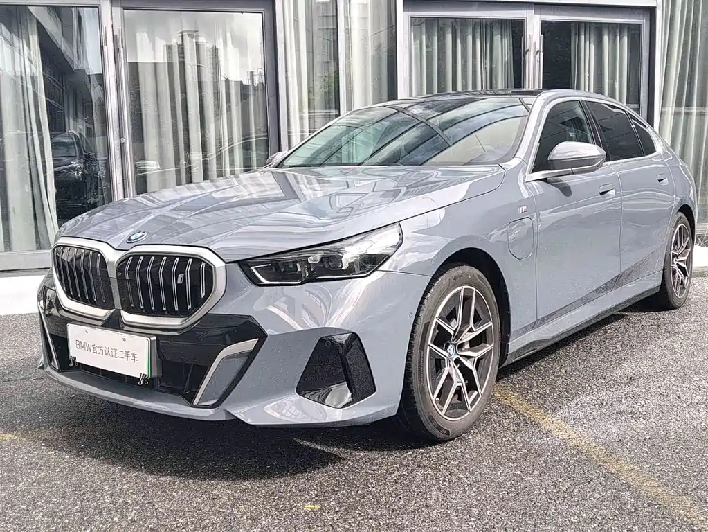 BMW i5