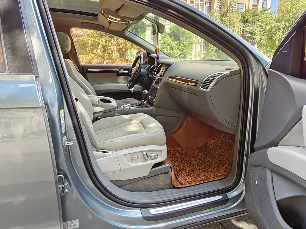 Audi Q7 — миниатюра 11