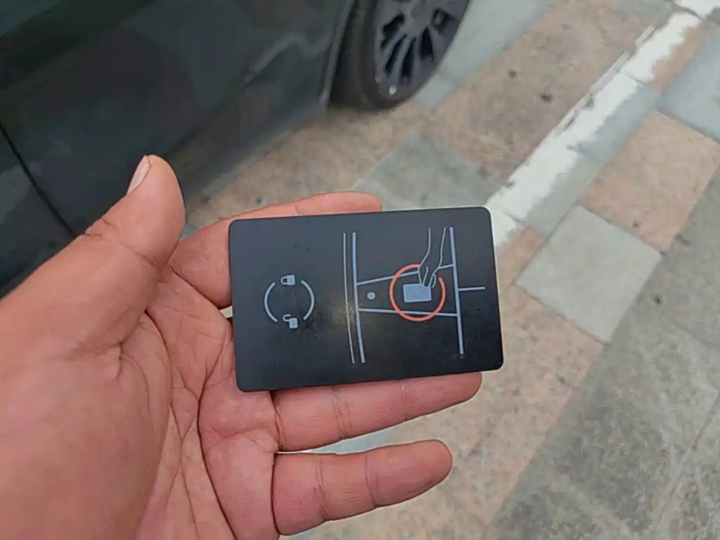 Tesla Model Y — миниатюра 9