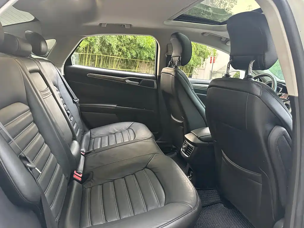 Ford Mondeo — миниатюра 12