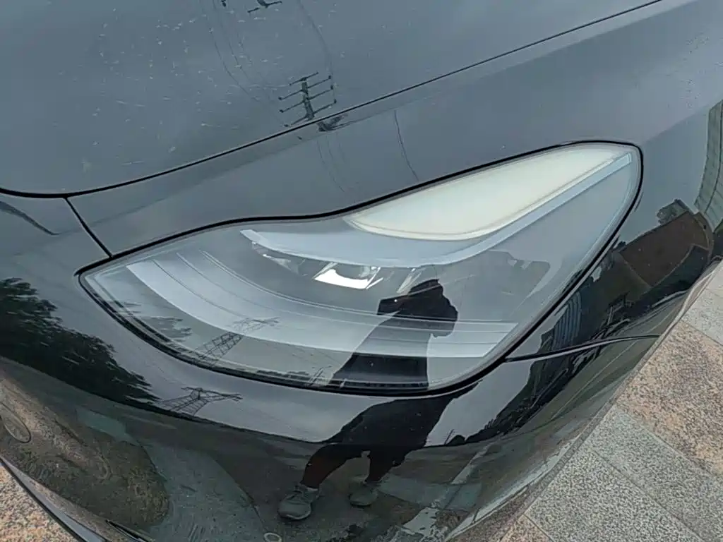 Tesla Model Y — миниатюра 24