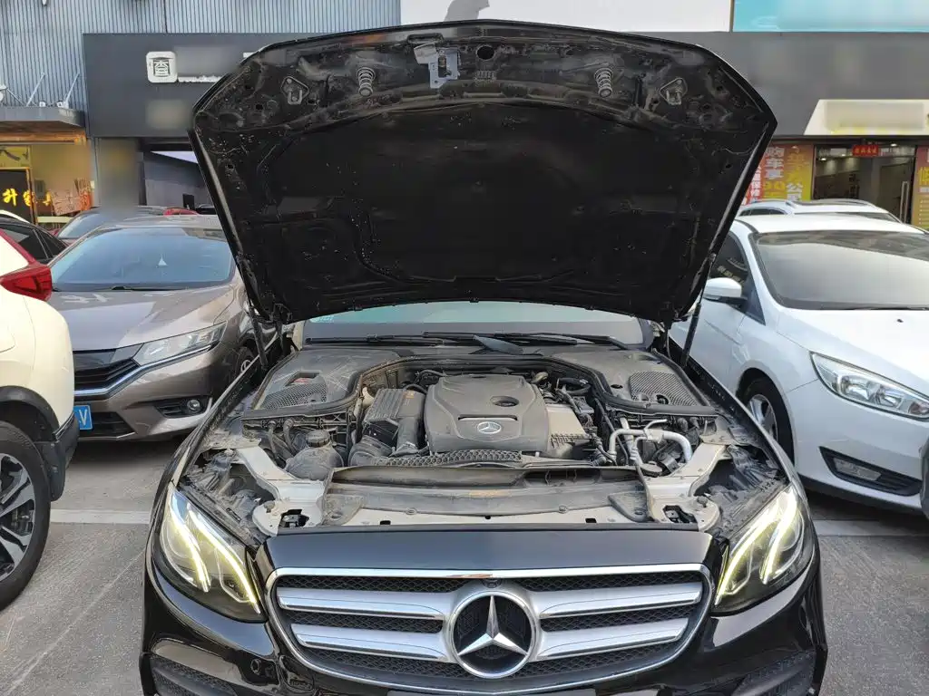 Mercedes-Benz E-Class — миниатюра 20