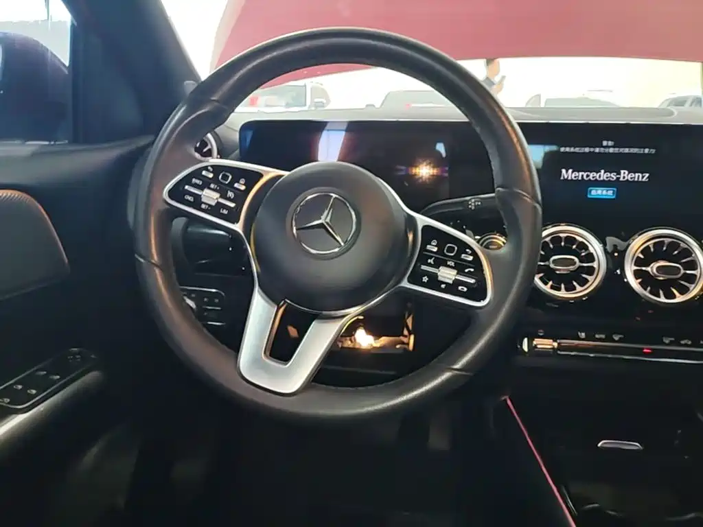 Mercedes-Benz GLA — миниатюра 11