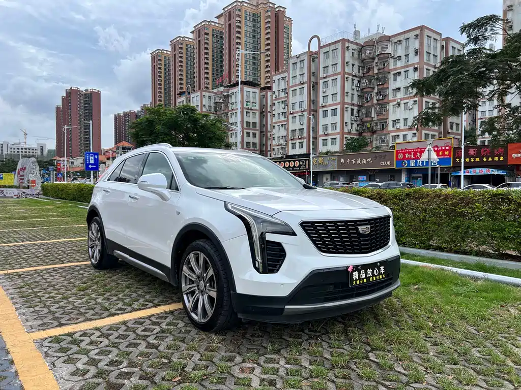 Купить Cadillac XT4