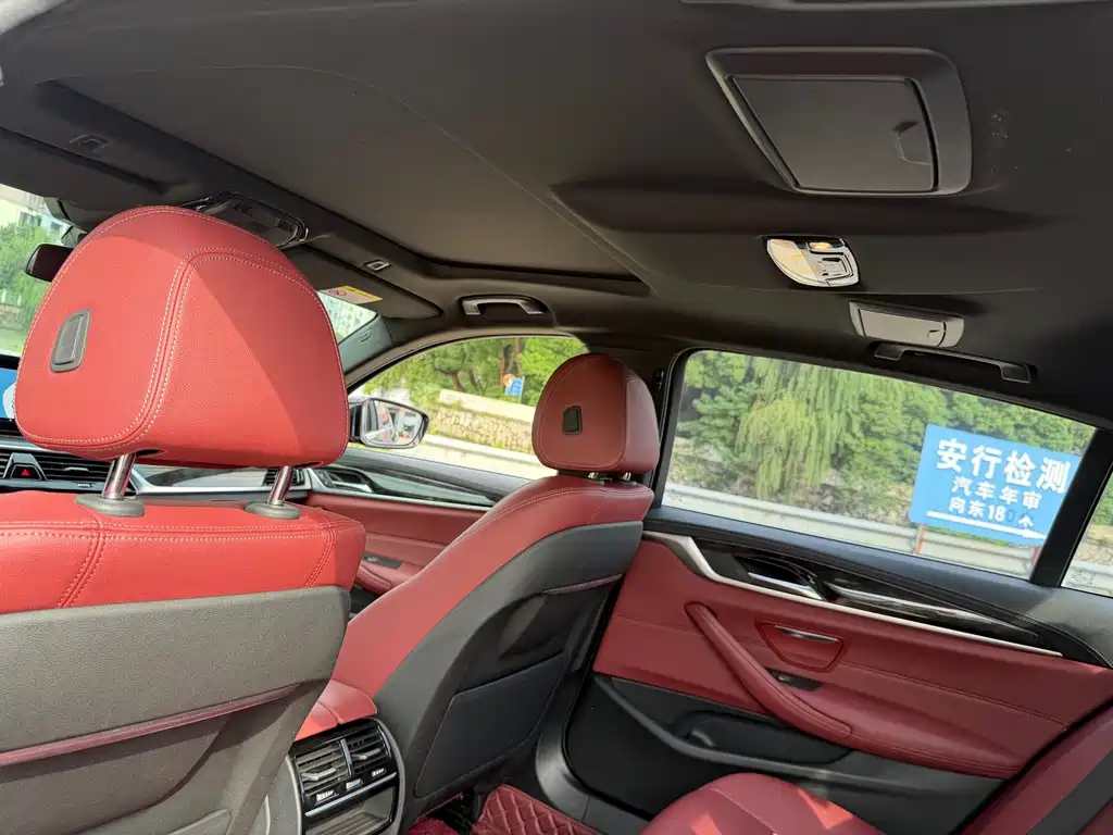 BMW 5 Series — миниатюра 9