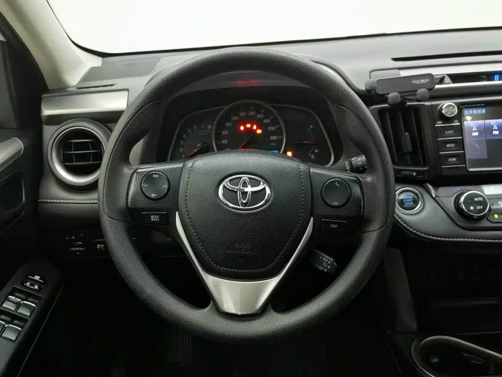 Toyota RAV4 — миниатюра 11