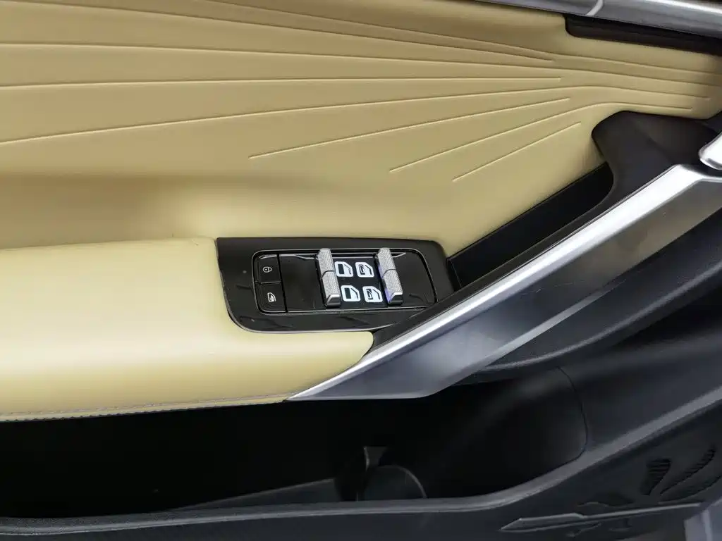 Geely Boyue L — миниатюра 9