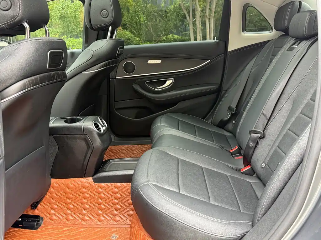 Mercedes-Benz E-Class — миниатюра 8