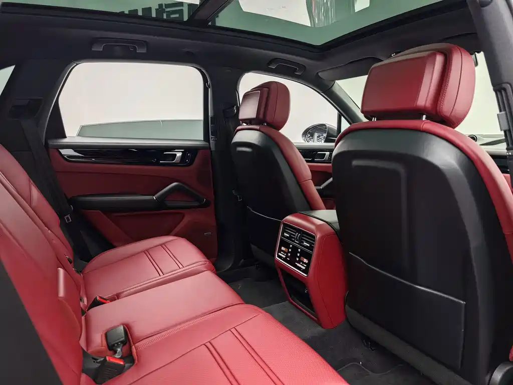 Porsche Cayenne — миниатюра 17
