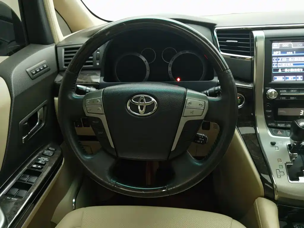Toyota Alphard — миниатюра 11