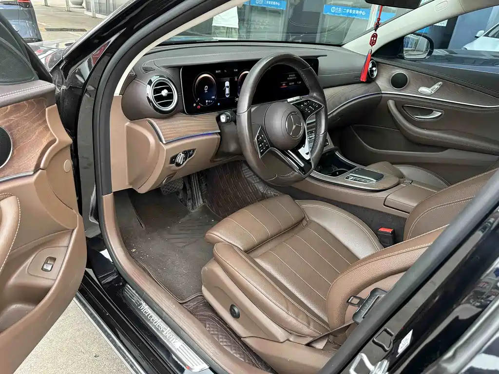 Mercedes-Benz E-Class — миниатюра 3