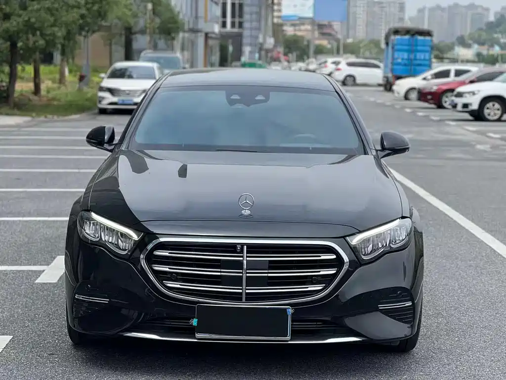 Mercedes-Benz E-Class — миниатюра 2