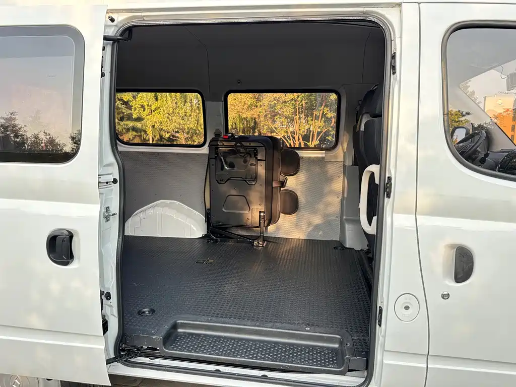 MAXUS V80 — миниатюра 12