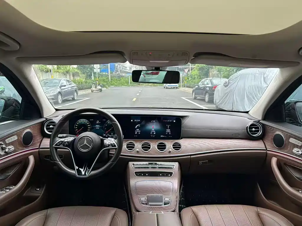 Mercedes-Benz E-Class — миниатюра 6