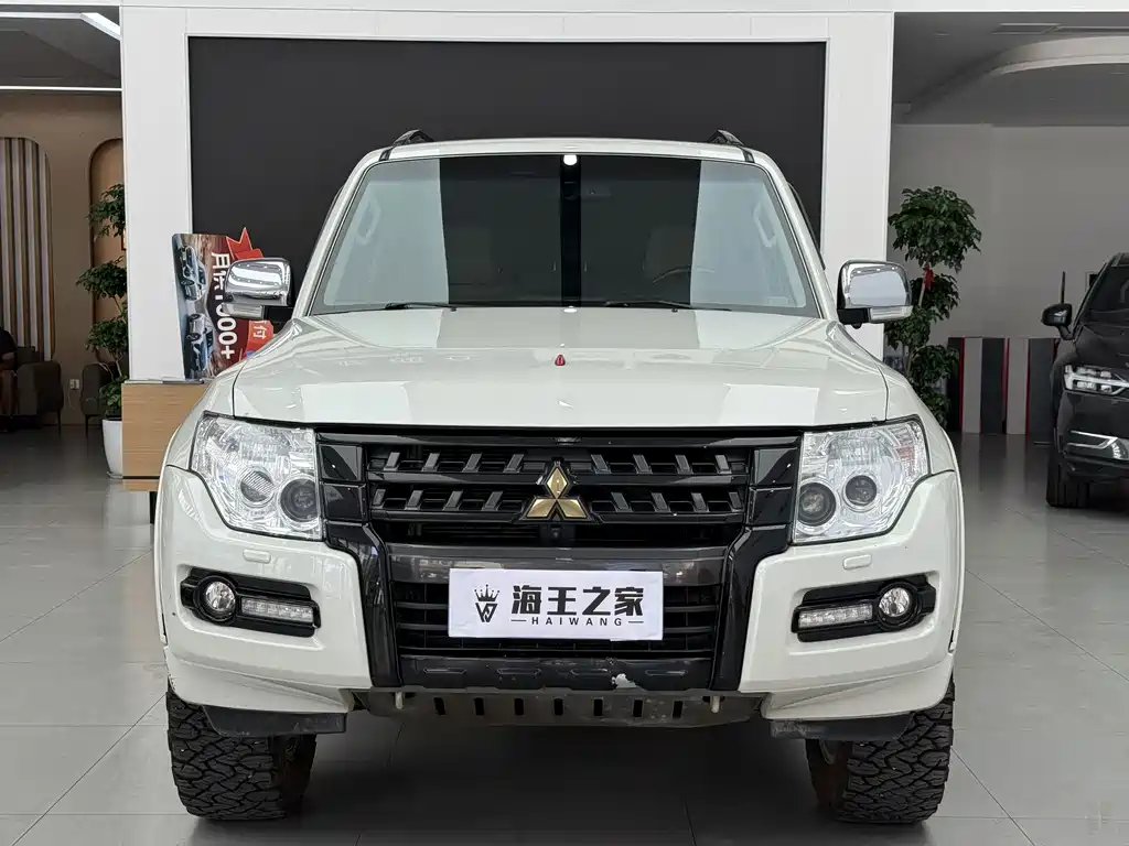 Mitsubishi Pajero (Import)