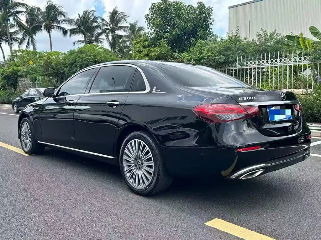 Mercedes-Benz E-Class — миниатюра 9