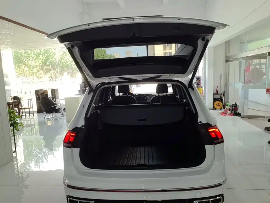 Volkswagen Tiguan L — миниатюра 19