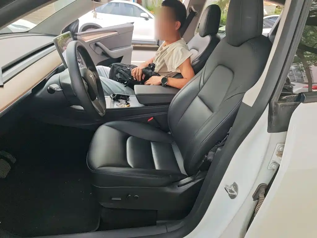 Tesla Model Y — миниатюра 16