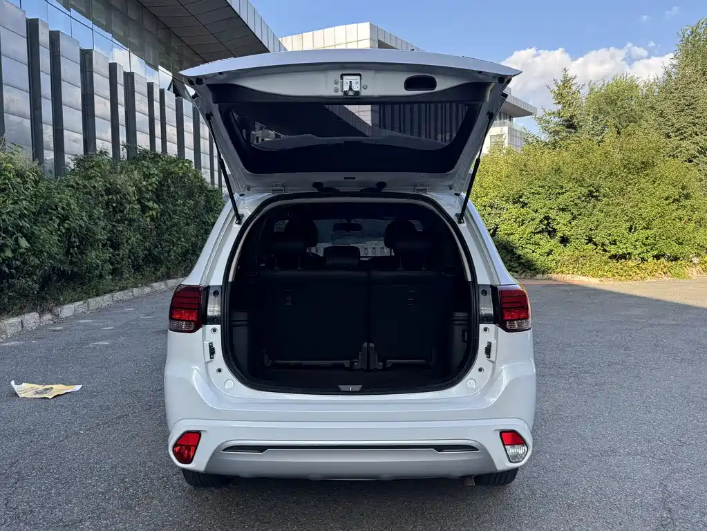 Mitsubishi Outlander — миниатюра 16