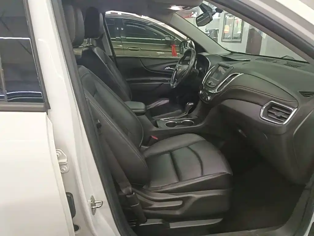 Chevrolet Equinox — миниатюра 25