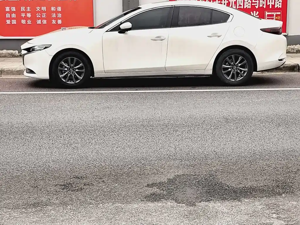 Mazda Mazda3 3 2021 2.0L AT