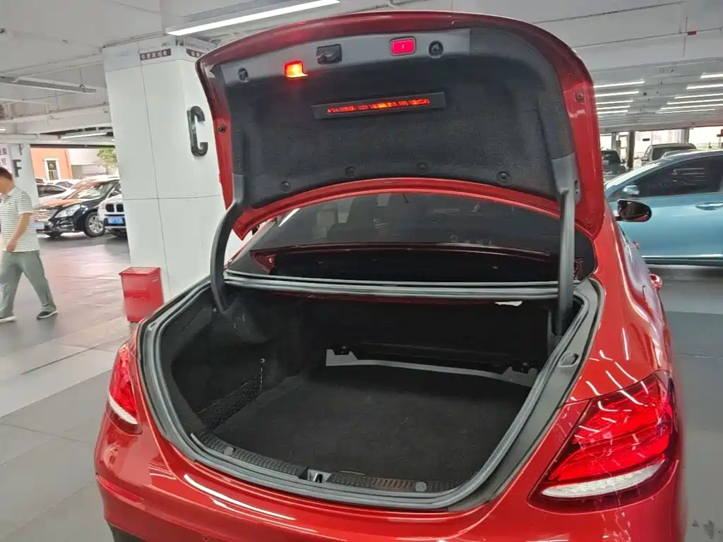 Mercedes-Benz E-Class — миниатюра 19