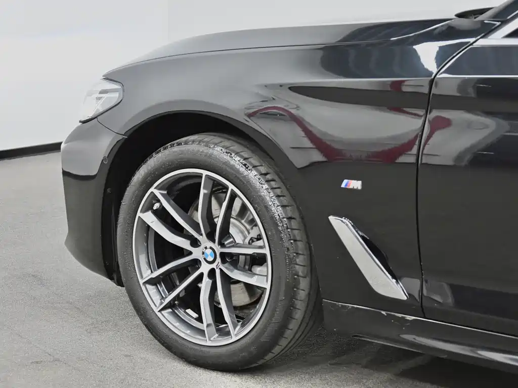 BMW 5 Series — миниатюра 21